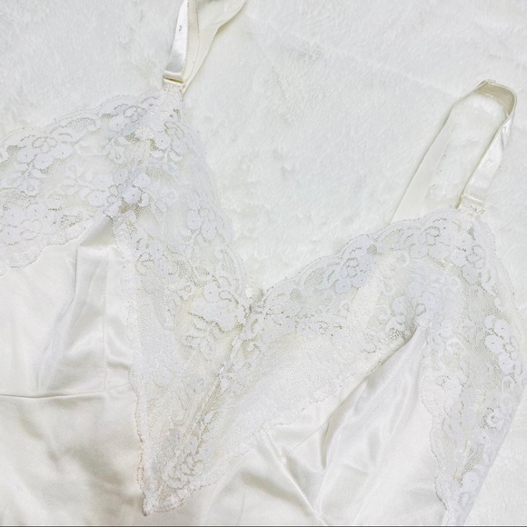 White Vintage Lace Mesh Tank top - Picture 4 of 7